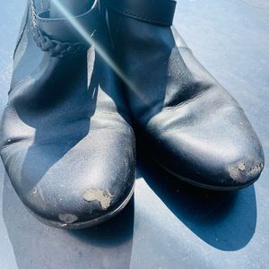 Women’s size 11W booties